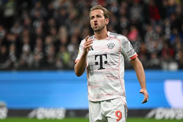 04 10 2025, xjhx, Soccer 1 Bundesliga, Eintracht Frankfurt FC Bayern München v l Harry Kane FC Bayern Muenchen DFL DFB REGULATIONS PROHIBIT ANY USE OF PHOTOGRAPHS as IMAGE SEQUENCES and or QUASI VIDEO Frankfurt am Main