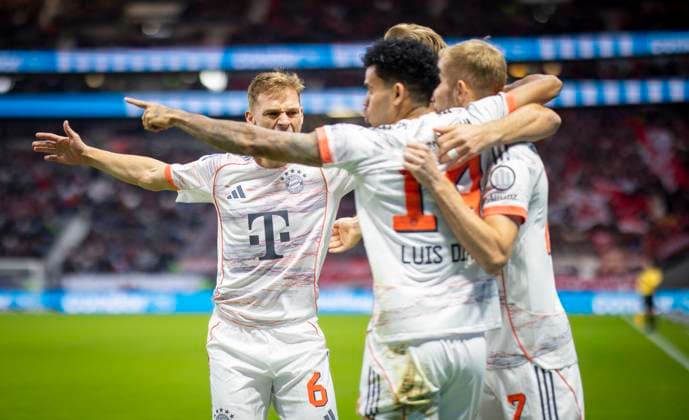 Frankfurt, Germany 04th Oct 2025 Goal celebration Joshua Kimmich FCB Luis Diaz FCB Eintracht Frankfurt FC Bayern Munich 04 10 2025