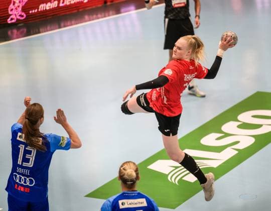 Johanna, Reichert Rueckraum, Thueringer HC, 29 , Alicia, Soffel RL, Sport Union Neckarsulm, 13 GER, Thuringia, Thueringer HC vs Sport Union Neckarsulm, Alsco Handball Bundesliga Frauen, 1 Handballbundesliga Frauen, Handball, 4 Matchday, Season 2025 2026, 04 10 2025 GER, Thuringia, Thueringer HC vs Sport Union Neckarsulm, Alsco Handball Bundesliga Frauen, 1 Handballbundesliga Frauen, Handball, 4 Matchday, Season 2025 2026, 04 10 2025 Bad Langensalza Copyright: xEibner-Pressefoto MartinxHerbstx EP_MHT