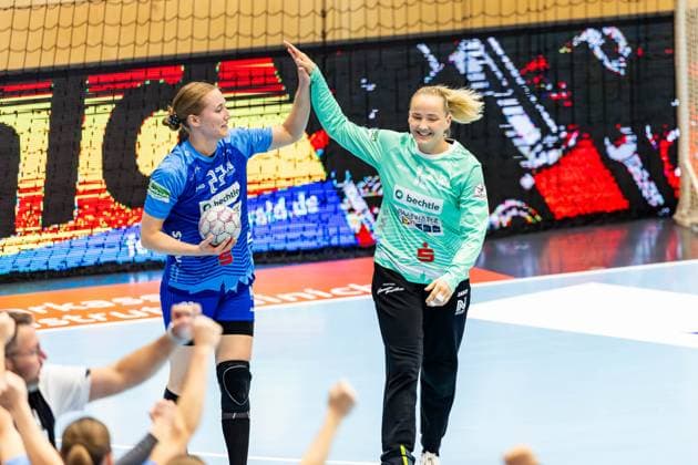 04 10 2025, GER, Handball, Women, Season 2025 2026, Alsco 1 Bl, 4 Matchday, Thueringer HC Sport Union Neckarsulm Johanna Fossum Sport Union Neckarsulm Meret Ossenkopp Sport Union Neckarsulm 99947 Bad Langensalza Salza Halle Sporthalle Mehrz Thüringen Germany