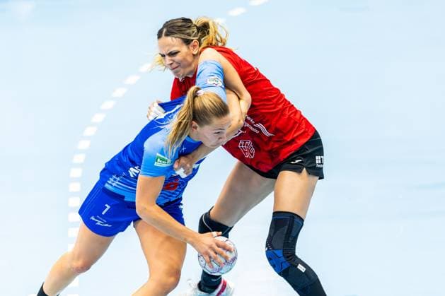 04 10 2025, GER, Handball, Women, Season 2025 2026, Alsco 1 Bl, 4 Matchday, Thueringer HC Sport Union Neckarsulm Angunn Gudmestad Sport Union Neckarsulm Anika Niederwieser Thueringer HC,14 99947 Bad Langensalza Salza Halle Sporthalle Mehrz Thüringen Germany