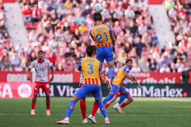 October 4, 2025, Girona, Girona, SPAIN: Jesus Vazquez of Valencia CF in action during the Spanish league, La Liga EA Sports, football match played between Girona FC and Valencia CF at Montilivi stadium on October 04, 2025 in Girona, Spain. Girona SPAIN - ZUMAa181 20251004_zaa_a181_177 Copyright: xJavierxBorregox