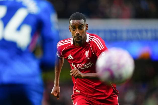 Alexander Isak of Liverpool Chelsea v Liverpool, Premier League, Football, Stamford Bridge, London, UK - 04 Oct 2025London Stamford Bridge United Kingdom EDITORIAL USE ONLY No use with unauthorised audio, video, data, fixture lists, club league logos or live services. Online in-match use limited to 120 images, no video emulation. No use in betting, games or single club league player publications. Copyright: xJavierxGarcia Shutterstockx 15515828w