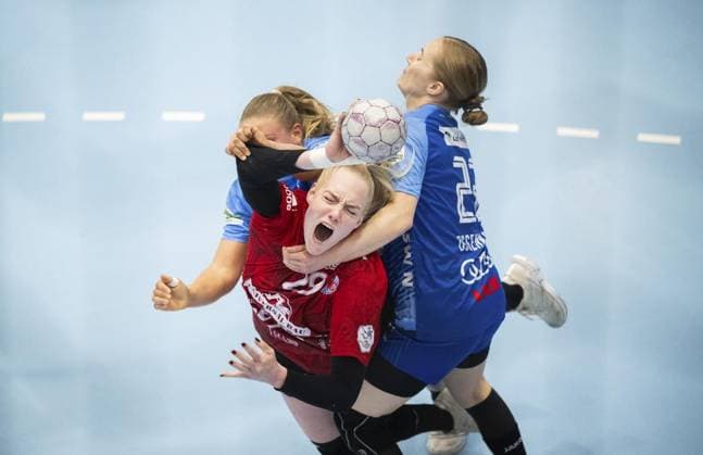 Sport Bilder des Tages HANDBALL FRAUEN 1. BUNDESLIGA 4. SPIELTAG THC - UNION NECKARSULM ** NUR FÜR REDAKTIONELLE ZWECKE ** EDITORIAL USE ONLY **<p>04 10 2025-Bad Langensalza: Handball Frauen 1. Bundesliga Frauen Saison 2025-2026 Salzhalle 4. Spieltag Thüringer HC - Sport-Union Neckarsulm im Foto: Johanna Reichert 29 (Thüringer HC) im Zweikampf mit Meret Ossenkopp 22 (Sport-Union Neckarsulm) und Angunn Gudmestad 7 (Sport-Union Neckarsulm) ( Deutschland Thueringen Bad Langensalza Copyright: SaschaxFromm *** HANDBALL WOMEN 1 BUNDESLIGA 4 SPIELTAG THC SPORT UNION NECKARSULM FOR EDITORIAL PURPOSES ONLY EDITORIAL USE ONLY p 04 10 2025 Bad Langensalza Handball Frauen 1 Bundesliga Frauen Saison 2025 2026 Salzhalle 4 Spieltag Thüringer HC Sport Union Neckarsulm in photo Johanna Reichert 29 Thuringian HC in duel with Meret Ossenkopp 22 Sport Union Neckarsulm and Angunn Gudmestad 7 Sport Union Neckarsulm Germany Thuringia Bad Langensalza Copyright SaschaxFromm Copyright: SaschaxFromm doc82ocu42apeorsbuve8x ,EDITORIAL USE ONLY