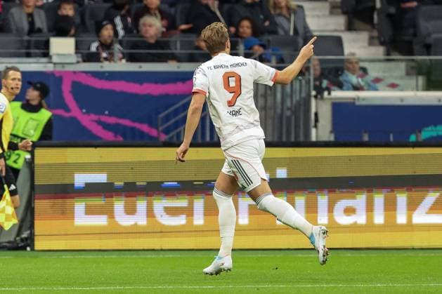 Harry Kane 9 FC Bayern Muenchen celebrates his goal for 0 2, Eintracht Frankfurt vs FC Bayern Muenchen, DFL, Bundesliga, Saison 2025 2026, Deutsche Bank Park, Hinrunde, 6 Spieltag, 04 10 2025 DFB regulations prohibit any use of photographs as image sequences and or quasi video Frankfurt Hessen Germany Copyright: xkolbert-press MartinxAgüerax