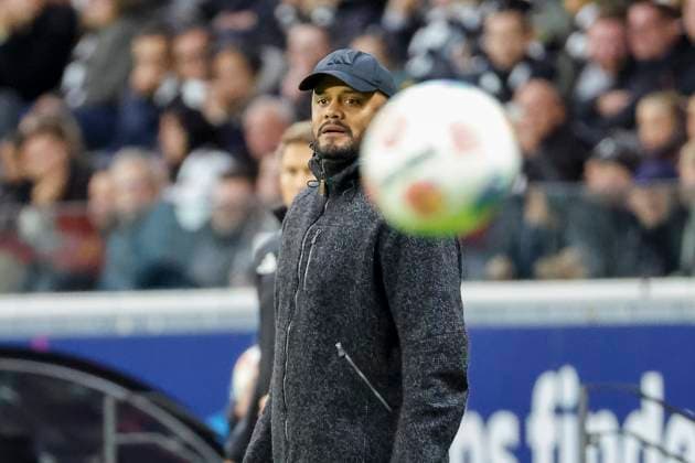 Vincent Kompany FC Bayern Munich, Coach , Germany, Football, 1 Bundesliga, Matchday 6, 2025 2026, Eintracht Frankfurt vs FC Bayern Munich, 04 10 2025, Deutsche Bank Park, Frankfurt am Main, Germany Frankfurt am Main Deutsche Bank Park Hessen Germany Copyright: xGrantxHubbsx
