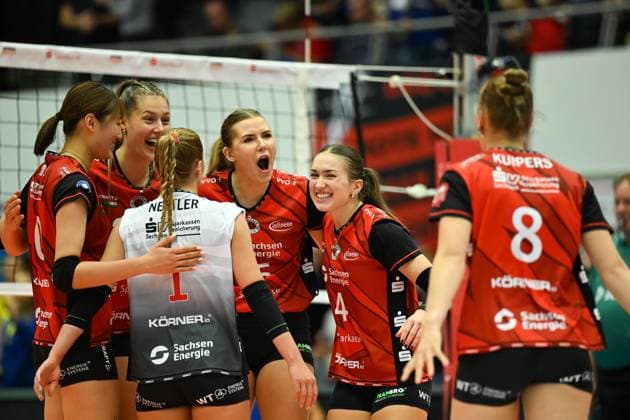 Marta Kamelija Levinska Dresdner SC, 15 cheers with her team Dresdner SC vs SSC Palmberg Schwerin, WT Energiesysteme Supercup, Volleyball Bundesliga Damen, Spielzeit 2025 2026, 04 10 2025 Dresdner SC vs SSC Palmberg Schwerin, WT Energiesysteme Supercup, Volleyball Bundesliga Damen, Spielzeit 2025 2026, 04 10 2025 Dresden Copyright: xEibner-Pressefoto xHoepnerx EP_PHR