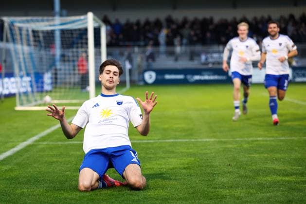 04 10 2025, Soccer, Men, Regionalliga Nord, Matchday 13, BSV Kickers Emden Hamburger SV II Goal celebration to 2 0 by Mika Eickhoff white 8 BSV Kickers Emden