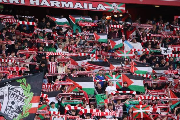 Athletic Club Bilbao v Mallorca - La Liga BILBAO, SPAIN - OCTOBER 4: A view of Palestinian flags on Athletic Club Bilbao fans stands ahead of La Liga week 8 football match between Athletic Club Bilbao and Mallorca at San Mames Stadium in Bilbao, Spain on October 4, 2025. Pablo Garcia Anadolu Bilbao Spain. Editorial use only. Please get in touch for any other usage.  Copyright: x2025xAnadoluxPabloxGarciax