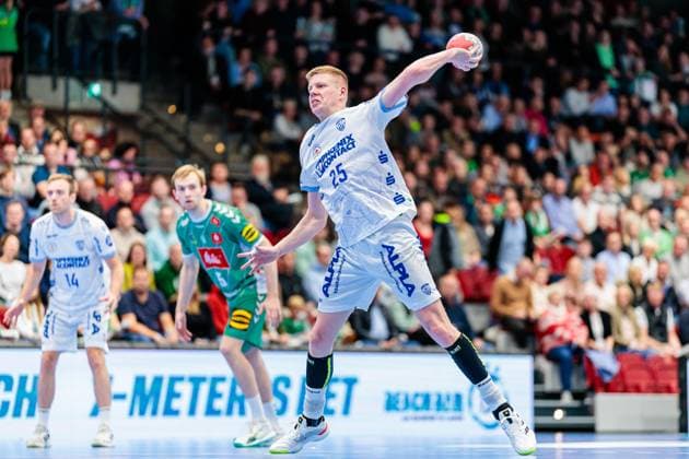 Niels Gerardus Versteijnen TBV Lemgo Lippe, 25 on seven-meter 7 meter throw GER, GWD Minden vs TBV Lemgo Lippe, Handball, 1 Bundesliga, 7 Matchday, Season 2025 2026, 04 10 2025 GER, GWD Minden vs TBV Lemgo Lippe, Handball, 1 Bundesliga, 7 Matchday, Season 2025 2026, 04 10 2025 Luebbecke Copyright: xEibner-Pressefoto JanxRollingerx EP_JSK