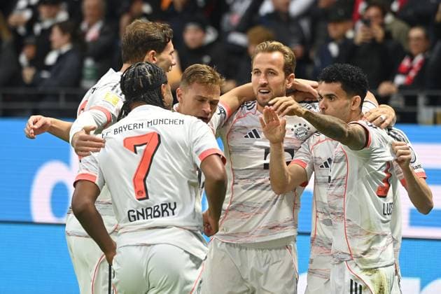Goal celebration v li by7,Leon GORETZKA Bayern Muenchen ,Joshua KIMMICH Bayern Muenchen Harry KANE Bayern Muenchen ,Konrad LAIMER Bayern Muenchen ,Goalscorer Luis DIAZ Bayern Muenchen after goal to 0 1, Cheering,Joy,Enthusiasm,Action, Soccer 1 Bundesliga Season 2025 2026, 6 Matchday, Matchday06 Eintracht Frankfurt FC Bayern Muenchen on 04 10 2025 DEUTSCHE BANK PARK