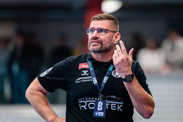 Aaron Ziercke GWD Minden, Coach is disappointed dissatisfied GER, GWD Minden vs TBV Lemgo Lippe, Handball, 1 Bundesliga, Matchday 7, Season 2025 2026, 04 10 2025 GER, GWD Minden vs TBV Lemgo Lippe, Handball, 1 Bundesliga, Matchday 7, Season 2025 2026, 04 10 2025 Luebbecke Copyright: xEibner-Pressefoto JanxRollingerx EP_JSK
