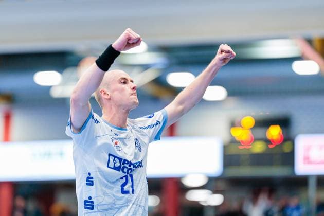 Leve Carstensen TBV Lemgo Lippe, 21 cheers after scoring goal GER, GWD Minden vs TBV Lemgo Lippe, Handball, 1 Bundesliga, Matchday 7, Season 2025 2026, 04 10 2025 GER, GWD Minden vs TBV Lemgo Lippe, Handball, 1 Bundesliga, Matchday 7, Season 2025 2026, 04 10 2025 Luebbecke Copyright: xEibner-Pressefoto JanxRollingerx EP_JSK