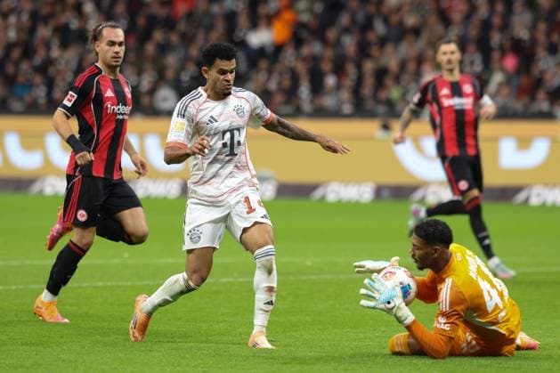 Eintracht Frankfurt FC Bayern Munich, 1 FBL Goalkeeper Kaua Santos Eintracht Frankfurt, 40 in front of Luis Diaz Bayern Munich, 14 and Robin Koch Eintracht Frankfurt, 4 Bundesliga match between Eintracht Frankfurt and FC Bayern Munich on October 4, 2025 at Deutsche Bank Park in Frankfurt am Main , Frankfurt am Main Hessen Germany Deutsche Bank Park