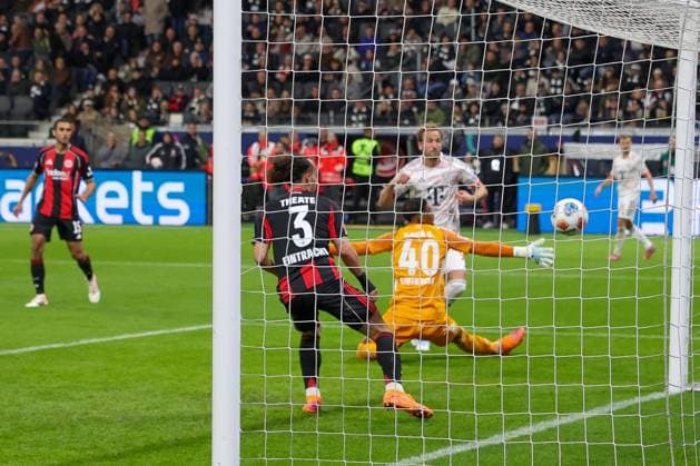 Harry Kane 9 FC Bayern Muenchen shoots a ball to the inside post that does not go into the goal, with Kaua Santos 40 Eintracht Frankfurt and Arthur Theate 3 Eintracht Frankfurt , Eintracht Frankfurt vs FC Bayern Muenchen, DFL, Bundesliga, 2025 2026 season, Deutsche Bank Park, Hinrunde, 6 Spieltag, 04 10 2025 DFB regulations prohibit any use of photographs as image sequences and or quasi video Frankfurt Hessen Germany Copyright: xkolbert-press MartinxAgüerax