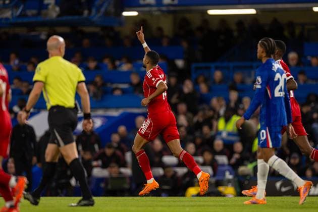 Football - FA Premier League - Chelsea FC v Liverpool FC LONDON, ENGLAND - Saturday, October 4, 2025: Liverpool s Cody Gakpo celebrates after scoring his team s first and equalising goal during the FA Premier League match between Chelsea FC and Liverpool FC at Stamford Bridge. (Photo by David Rawcliffe Propaganda) LONDON Stamford Bridge GREATER LONDON ENGLAND  Copyright: xDavidxRawcliffex P2025-10-04-Chelsea_Liverpool-122