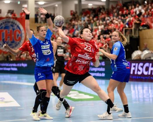 Natsuki, Aizawa Rueckraum, Thueringer HC, 23 , Munia, Smits RL, Sport Union Neckarsulm, 23 , Angunn, Gudmestad RL, Sport Union Neckarsulm, 7 GER, Thuringia, Thueringer HC vs Sport Union Neckarsulm, Alsco Handball Bundesliga Frauen, 1 Handballbundesliga Frauen, Handball, Matchday 4, Season 2025 2026, 04 10 2025 GER, Thuringia, Thueringer HC vs Sport Union Neckarsulm, Alsco Handball Bundesliga Frauen, 1 Handballbundesliga Frauen, Handball, Matchday 4, Season 2025 2026, 04 10 2025 Bad Langensalza Copyright: xEibner-Pressefoto MartinxHerbstx EP_MHT
