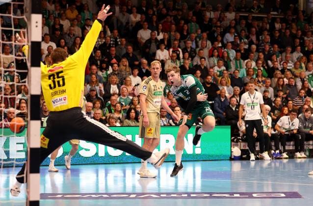 BAU 04 10 2025 Göppingen Handball Frisch Auf Göppingen vs TSV Hannover Burgdorf, f l Joel Birlehm Hannover , Franko Lastro Göppingen