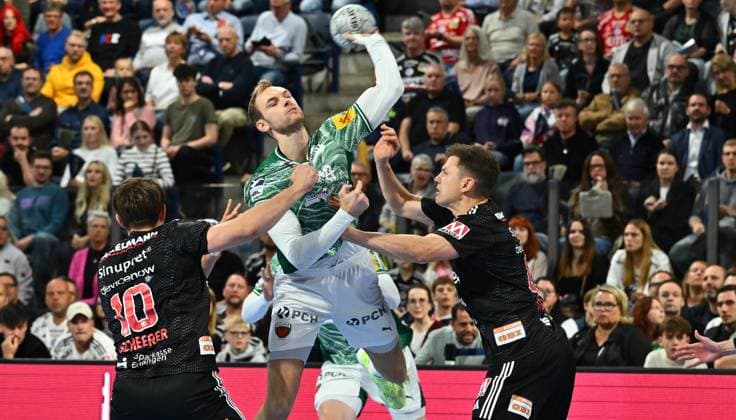 04 10 2025 Handball 1 Bundesliga DAIKIN HBL Season 2025 2026 07 Matchday HC Erlangen Metropolregion Nuremberg HCE Füchse Berlin xwoxzix Mathias Gidsel 19, Füchse Berlin v Florian Scheerer 10, HC Erlangen HCE Christoph Steinert 44, HC Erlangen HCE