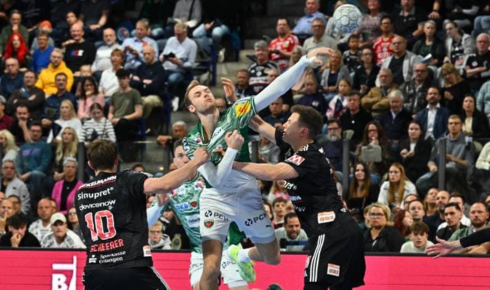 04 10 2025 Handball 1 Bundesliga DAIKIN HBL Season 2025 2026 07 Matchday HC Erlangen Metropolregion Nuremberg HCE Füchse Berlin xwoxzix Mathias Gidsel 19, Füchse Berlin v Florian Scheerer 10, HC Erlangen HCE Christoph Steinert 44, HC Erlangen HCE