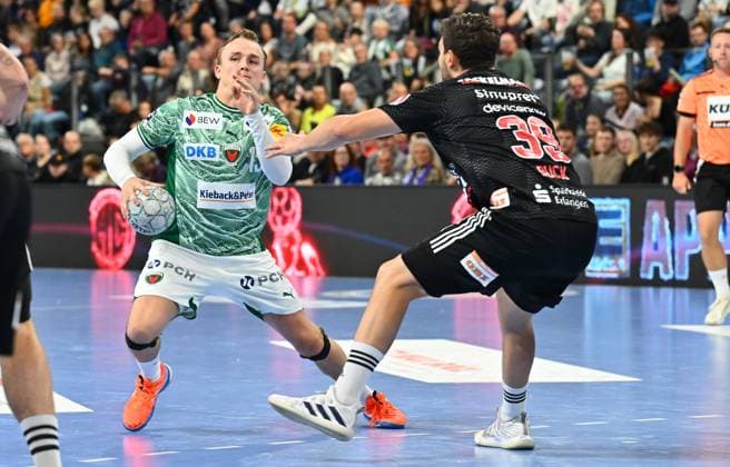 04 10 2025 Handball 1 Bundesliga DAIKIN HBL Season 2025 2026 07 Matchday HC Erlangen Metropolregion Nuremberg HCE Füchse Berlin xwoxzix Tobias Schjolberg Grondahl 15, Füchse Berlin Tobias Buck 39, HC Erlangen HCE