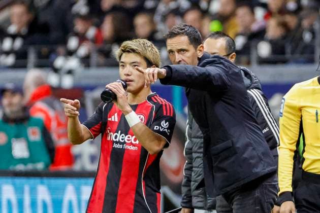 Ritsu Doan Eintracht Frankfurt, 20 and Dino Toppmöller, Toppmoller Eintracht Frankfurt, Coach in Dialogue , Germany, Football, 1 Bundesliga, Matchday 6, 2025 2026, Eintracht Frankfurt vs FC Bayern Munich, 04 10 2025, Deutsche Bank Park, Frankfurt am Main, Germany Frankfurt am Main Deutsche Bank Park Hessen Germany Copyright: xGrantxHubbsx