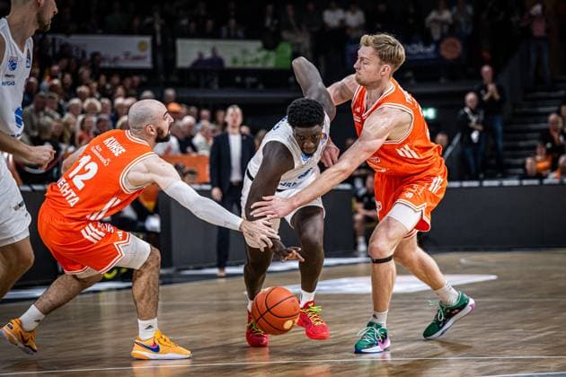 1 Basketball Bundesliga, easyCredit BBL, Season 2025 2026, Men, Main Round, Matchday 3, 04 10 2025, RASTA Vechta SYNTAINICS MBC Khyri Thomas 0 SYNTAINICS MBC in action Vechta RASTA Dome Lower Saxony Germany
