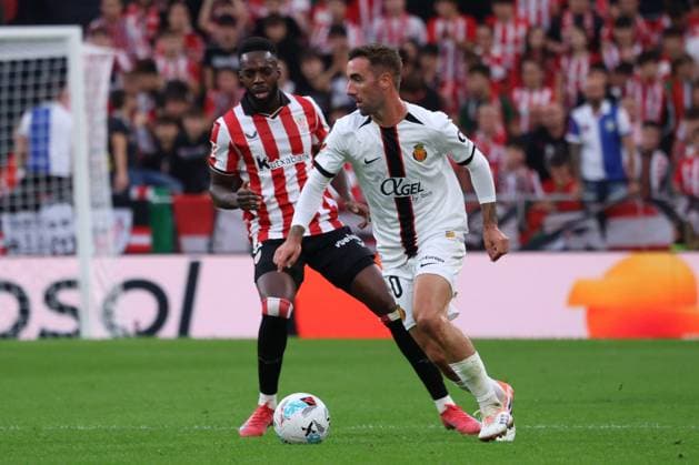 Athletic Club Bilbao v Mallorca - La Liga BILBAO, SPAIN - OCTOBER 4: Sergi Darder of Mallorca competes during La Liga week 8 football match between Athletic Club Bilbao and Mallorca at San Mames Stadium in Bilbao, Spain on October 4, 2025. Pablo Garcia Anadolu Bilbao Spain. Editorial use only. Please get in touch for any other usage.  Copyright: x2025xAnadoluxPabloxGarciax