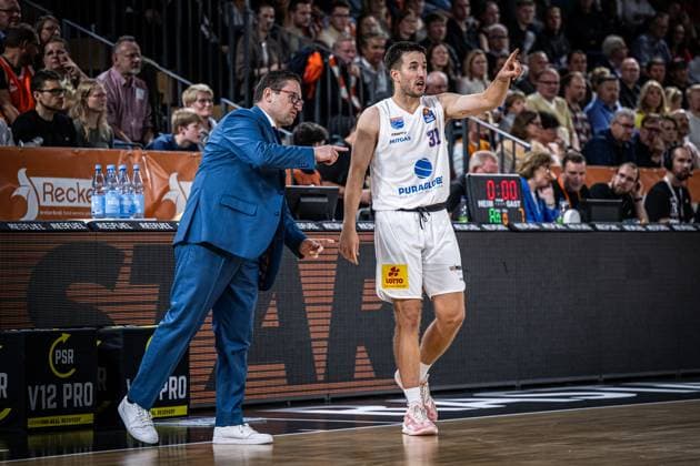 1 Basketball Bundesliga, easyCredit BBL, Season 2025 2026, Men, Main Round, Matchday 3, 04 10 2025, RASTA Vechta SYNTAINICS MBC Marco Ramondino Head Coach SYNTAINICS MBC and Spencer Reaves 31 SYNTAINICS MBC Vechta RASTA Dome Lower Saxony Germany
