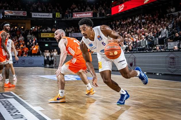 1 Basketball Bundesliga, easyCredit BBL, Season 2025 2026, Men, Main Round, Matchday 3, 04 10 2025, RASTA Vechta SYNTAINICS MBC Marcus Foster 5 SYNTAINICS MBC in action Vechta RASTA Dome Lower Saxony Germany