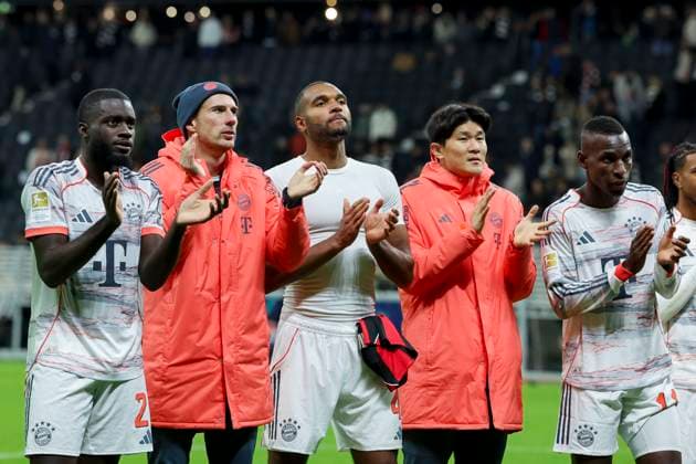 Dayot Upamecano (FC Bayern Muenchen), Leon Goretzka (FC Bayern Muenchen), Jonathan Tah (FC Bayern Muenchen), Minjae Kim (FC Bayern Muenchen) und Nicolas Jackson (FC Bayern Muenchen) jubeln, Bundesliga, Eintracht Frankfurt v FC Bayern München, Deutsche Bank Park am 04. October 2025 in Frankfurt am Main, Deutschland. (Foto von Marco Steinbrenner DeFodi Images) Dayot Upamecano (FC Bayern Muenchen), Leon Goretzka (FC Bayern Muenchen), Jonathan Tah (FC Bayern Muenchen), Minjae Kim (FC Bayern Muenchen) und Nicolas Jackson (FC Bayern Muenchen) cheer, Bundesliga, Eintracht Frankfurt v FC Bayern München, Deutsche Bank Park, October 4, 2025 in Frankfurt am Main, Germany. (Photo by Marco Steinbrenner DeFodi Images) DFL regulations prohibit any use of photographs as image sequences and or quasi-video. Dayot Upamecano FC Bayern Muenchen , Leon Goretzka FC Bayern Muenchen , Jonathan Tah FC Bayern Muenchen , Minjae Kim FC Bayern Muenchen and Nicolas Jackson FC Bayern Muenchen cheer, Bundesliga, Eintracht Frankfurt v FC Bayern München, Deutsche Bank Park on October 04, 2025 in Frankfurt am Main, Germany Photo by Marco Steinbrenner DeFodi Images Dayot Upamecano FC Bayern Muenchen , Leon Goretzka FC Bayern Muenchen , Jonathan Tah FC Bayern Muenchen , Minjae Kim FC Bayern Muenchen and Nicolas Jackson FC Bayern Muenchen cheer, Bundesliga, Eintracht Frankfurt v FC Bayern München, Deutsche Bank Park, October 4, 2025 in Frankfurt am Main, Germany Photo by Marco Steinbrenner DeFodi Images DFL regulations prohibit any use of photographs as image sequences and or quasi video