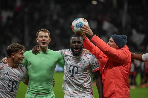 Leon Goretzka FC Bayern Muenchen, 08 Dayot Upamecano FC Bayern Muenchen, 02 Manuel Neuer FC Bayern Muenchen, goalkeeper 01 Tom Bischof FC Bayern Muenchen, 20 , GER, Eintracht Frankfurt vs 1 FC Bayern Muenchen, 1 Bundesliga, Matchday 6, 2025 2026, 04 10 2025, DFL REGULATIONS PROHIBIT ANY USE OF PHOTOGRAPHS AS IMAGE SEQUENCES AND OR QUASI VIDEO, GER, Eintracht Frankfurt vs 1 FC Bayern Muenchen, 1 Bundesliga, Matchday 6, 2025 2026, 04 10 2025 Frankfurt Copyright: xEibner-Pressefoto JanxPrihodax EP_JPA