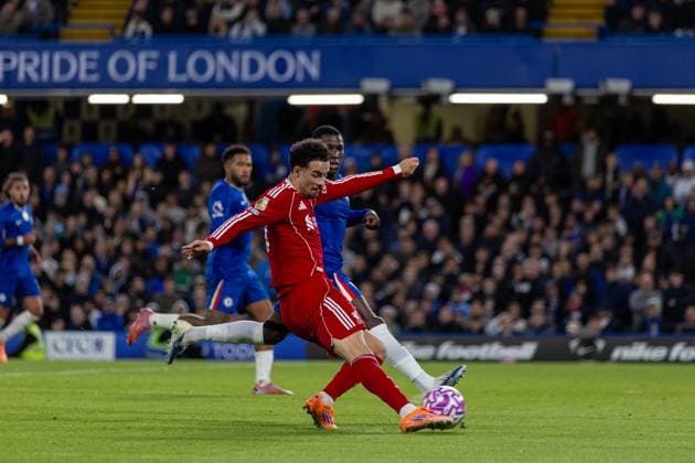 Football - FA Premier League - Chelsea FC v Liverpool FC LONDON, ENGLAND - Saturday, October 4, 2025: Liverpool s Curtis Jones during the FA Premier League match between Chelsea FC and Liverpool FC at Stamford Bridge. (Photo by David Rawcliffe Propaganda) LONDON Stamford Bridge GREATER LONDON ENGLAND  Copyright: xDavidxRawcliffex P2025-10-04-Chelsea_Liverpool-150