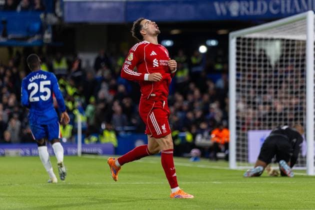 Football - FA Premier League - Chelsea FC v Liverpool FC LONDON, ENGLAND - Saturday, October 4, 2025: Liverpool s Curtis Jones reacts as his shot went wide during the FA Premier League match between Chelsea FC and Liverpool FC at Stamford Bridge. (Photo by David Rawcliffe Propaganda) LONDON Stamford Bridge GREATER LONDON ENGLAND  Copyright: xDavidxRawcliffex P2025-10-04-Chelsea_Liverpool-152