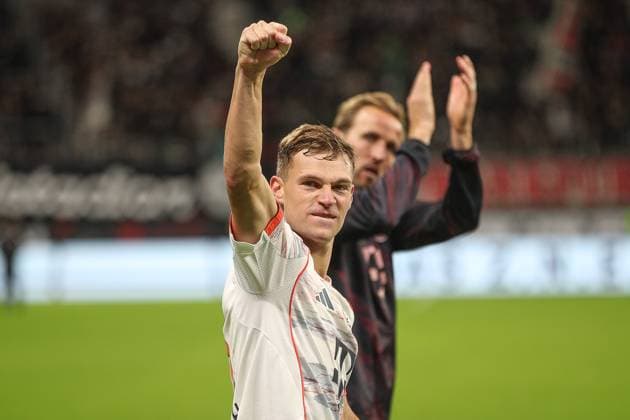 Joshua Kimmich FC Bayern Muenchen, 06 with the winning fist after the victory at SGE, GER, Eintracht Frankfurt vs 1 FC Bayern Muenchen, 1 Bundesliga, Matchday 6, 2025 2026, 04 10 2025, DFL REGULATES PROHIBIT ANY USE OF PHOTOGRAPHS AS IMAGE SEQUENCES AND OR QUASI VIDEO, GER, Eintracht Frankfurt vs 1 FC Bayern Muenchen, 1 Bundesliga, Matchday 6, 2025 2026, 04 10 2025 Frankfurt Copyright: xEibner-Pressefoto JanxPrihodax EP_JPA