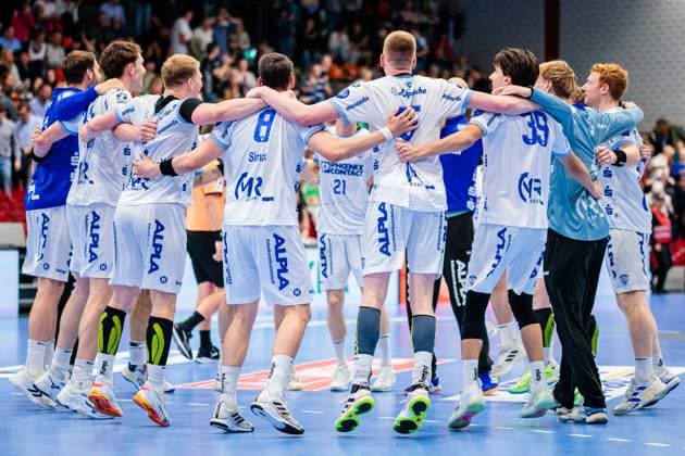 The team of TBV Lemgo Lippe cheers after 24 34 victory GER, GWD Minden vs TBV Lemgo Lippe, Handball, 1 Bundesliga, Matchday 7, Season 2025 2026, 04 10 2025 GER, GWD Minden vs TBV Lemgo Lippe, Handball, 1 Bundesliga, Matchday 7, Season 2025 2026, 04 10 2025 Luebbecke Copyright: xEibner-Pressefoto JanxRollingerx EP_JSK