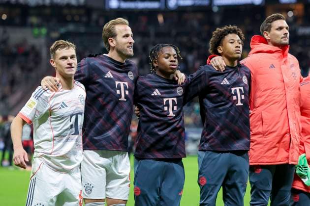 Joshua Kimmich (FC Bayern Muenchen), Harry Kane (FC Bayern Muenchen), Wisdom Mike (FC Bayern Muenchen), Cassiano Kiala (FC Bayern Muenchen) und Torhueter Sven Ulreich (FC Bayern Muenchen) jubeln, Bundesliga, Eintracht Frankfurt v FC Bayern München, Deutsche Bank Park am 04. October 2025 in Frankfurt am Main, Deutschland. (Foto von Marco Steinbrenner DeFodi Images) Joshua Kimmich (FC Bayern Muenchen), Harry Kane (FC Bayern Muenchen), Wisdom Mike (FC Bayern Muenchen), Cassiano Kiala (FC Bayern Muenchen) und Torhueter Sven Ulreich (FC Bayern Muenchen) cheer, Bundesliga, Eintracht Frankfurt v FC Bayern München, Deutsche Bank Park, October 4, 2025 in Frankfurt am Main, Germany. (Photo by Marco Steinbrenner DeFodi Images) DFL regulations prohibit any use of photographs as image sequences and or quasi-video. Joshua Kimmich FC Bayern Muenchen , Harry Kane FC Bayern Muenchen , Wisdom Mike FC Bayern Muenchen , Cassiano Kiala FC Bayern Muenchen and goalkeeper Sven Ulreich FC Bayern Muenchen cheer, Bundesliga, Eintracht Frankfurt v FC Bayern München, Deutsche Bank Park on October 04, 2025 in Frankfurt am Main, Germany Photo by Marco Steinbrenner DeFodi Images Joshua Kimmich FC Bayern Muenchen , Harry Kane FC Bayern Muenchen , Wisdom Mike FC Bayern Muenchen , Cassiano Kiala FC Bayern Muenchen and goalkeeper Sven Ulreich FC Bayern Muenchen cheer, Bundesliga, Eintracht Frankfurt v FC Bayern München, Deutsche Bank Park, October 4, 2025 in Frankfurt am Main, Germany Photo by Marco Steinbrenner DeFodi Images DFL regulations prohibit any use of photographs as image sequences and or quasi video
