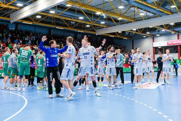 The team of TBV Lemgo Lippe cheers after 24 34 victory GER, GWD Minden vs TBV Lemgo Lippe, Handball, 1 Bundesliga, Matchday 7, Season 2025 2026, 04 10 2025 GER, GWD Minden vs TBV Lemgo Lippe, Handball, 1 Bundesliga, Matchday 7, Season 2025 2026, 04 10 2025 Luebbecke Copyright: xEibner-Pressefoto JanxRollingerx EP_JSK
