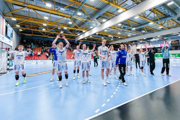 The team of TBV Lemgo Lippe cheers after 24 34 victory GER, GWD Minden vs TBV Lemgo Lippe, Handball, 1 Bundesliga, Matchday 7, Season 2025 2026, 04 10 2025 GER, GWD Minden vs TBV Lemgo Lippe, Handball, 1 Bundesliga, Matchday 7, Season 2025 2026, 04 10 2025 Luebbecke Copyright: xEibner-Pressefoto JanxRollingerx EP_JSK