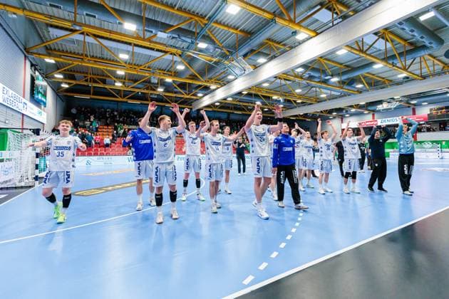 The team of TBV Lemgo Lippe cheers after 24 34 victory GER, GWD Minden vs TBV Lemgo Lippe, Handball, 1 Bundesliga, Matchday 7, Season 2025 2026, 04 10 2025 GER, GWD Minden vs TBV Lemgo Lippe, Handball, 1 Bundesliga, Matchday 7, Season 2025 2026, 04 10 2025 Luebbecke Copyright: xEibner-Pressefoto JanxRollingerx EP_JSK