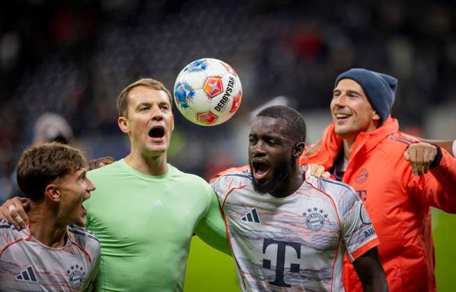 Frankfurt, Germany 04th Oct 2025 Final cheer Tom Bischof FCB , Manuel Neuer FCB Dayot Upamecano FCB Leon Goretzka FCB Eintracht Frankfurt FC Bayern München 04 10 2025