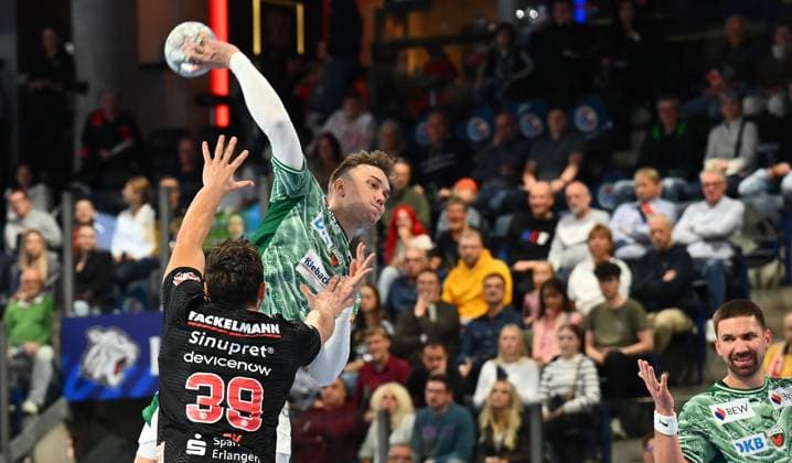 04 10 2025 Handball 1 Bundesliga DAIKIN HBL Season 2025 2026 07 Matchday HC Erlangen Metropolregion Nuremberg HCE Füchse Berlin xwoxzix Lasse Bredekjaer Andersson 11, Füchse Berlin Tobias Buck 39, HC Erlangen HCE
