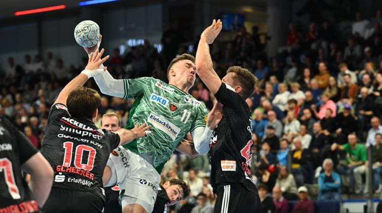 04 10 2025 Handball 1 Bundesliga DAIKIN HBL Season 2025 2026 07 Matchday HC Erlangen Metropolregion Nürnberg HCE Füchse Berlin xwoxzix Lasse Bredekjaer Andersson 11, Füchse Berlin v Florian Scheerer 10, HC Erlangen HCE Christoph Steinert 44, HC Erlangen HCE