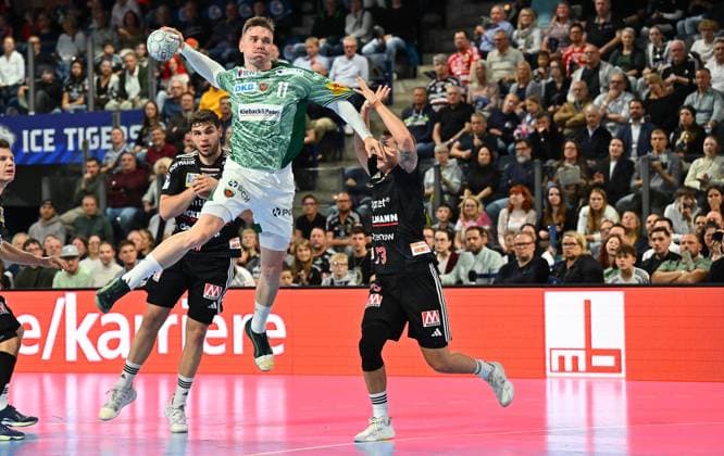 04 10 2025 Handball 1 Bundesliga DAIKIN HBL Season 2025 2026 07 Matchday HC Erlangen Metropolregion Nuremberg HCE Füchse Berlin xwoxzix Lasse Bredekjaer Andersson 11, Füchse Berlin vs Tobias Buck 39, HC Erlangen HCE Viggo Kristjansson 73, HC Erlangen HCE