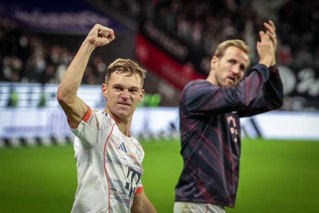 Joshua Kimmich 6 FC Bayern Muenchen and Harry Kane 9 FC Bayern Muenchen cheer with the fans, Eintracht Frankfurt vs FC Bayern Muenchen, DFL, Bundesliga, 2025 2026 season, Deutsche Bank Park, Hinrunde, 6 Spieltag, 04 10 2025 DFB regulations prohibit any use of photographs as image sequences and or quasi video Frankfurt Hessen Germany Copyright: xkolbert-press MartinxAgüerax