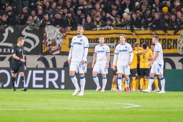 04 10 2025, xomx, Soccer 2 Bundesliga, Dynamo Dresden Karlsruher SC v l jubelt, Torjubel, Tor, Goal, Jubel, Freude, freuen zum 1 0 DFL DFB REGULATIONS PROHIBIT ANY USE OF PHOTOGRAPHS as IMAGE SEQUENCES and or QUASI VIDEO Dresden