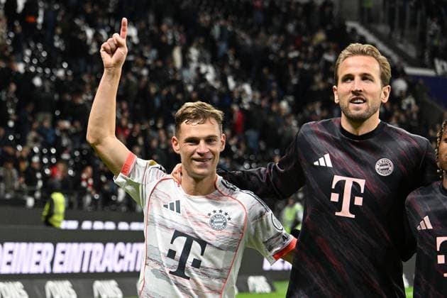 04 10 2025, xsltx, Soccer 1 Bundesliga, Eintracht Frankfurt FC Bayern München v l jubilation, joy over the victory Joshua Kimmich FC Bayern Muenchen Harry Kane FC Bayern Muenchen DFL DFB REGULATIONS PROHIBIT ANY USE OF PHOTOGRAPHS as IMAGE SEQUENCES and or QUASI VIDEO Frankfurt am Main