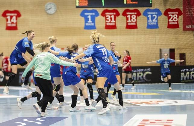HANDBALL WOMEN 1 BUNDESLIGA 4 SPIELTAG THC SPORT UNION NECKARSULM FOR EDITORIAL PURPOSES ONLY EDITORIAL USE ONLY p 04 10 2025 Bad Langensalza Handball Women 1 Bundesliga Women Season 2025 2026 Salzhalle 4 Spieltag Thüringer HC Sport Union Neckarsulm in the photo Cheering of the players of Sport Union Neckarsulm after the victory Germany Thueringen Bad Langensalza Copyright SaschaxFromm Copyright: SaschaxFromm doc82oe684alti50on5257 ,EDITORIAL USE ONLY Copyright: SaschaxFromm