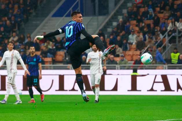 FC Internazionale v US Cremonese - Serie A Lautaro Martinez plays during the Serie A match between FC Internazionale and US Cremonese at Giuseppe Meazza stadium in Milano, Italy, on October 4, 2025. Milano Milano Italy  Copyright: xMairoxCinquettix originalFilename:cinquetti-fcintern251004_npd7k.jpg