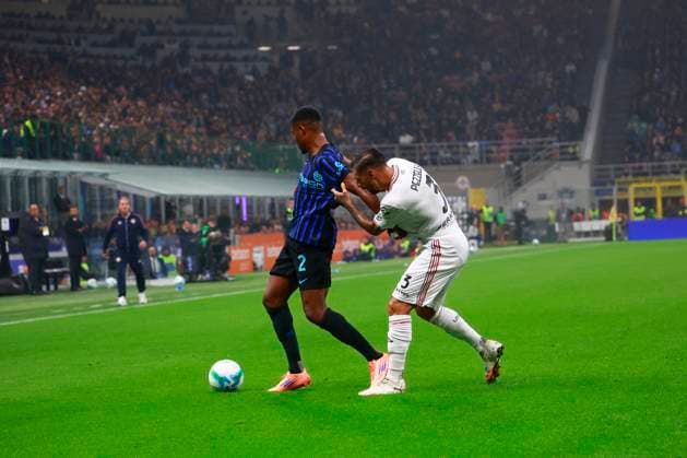 FC Internazionale v US Cremonese - Serie A Denzel Dumfries plays during the Serie A match between FC Internazionale and US Cremonese at Giuseppe Meazza stadium in Milano, Italy, on October 4, 2025. Milano Milano Italy  Copyright: xMairoxCinquettix originalFilename:cinquetti-fcintern251004_npnhN.jpg